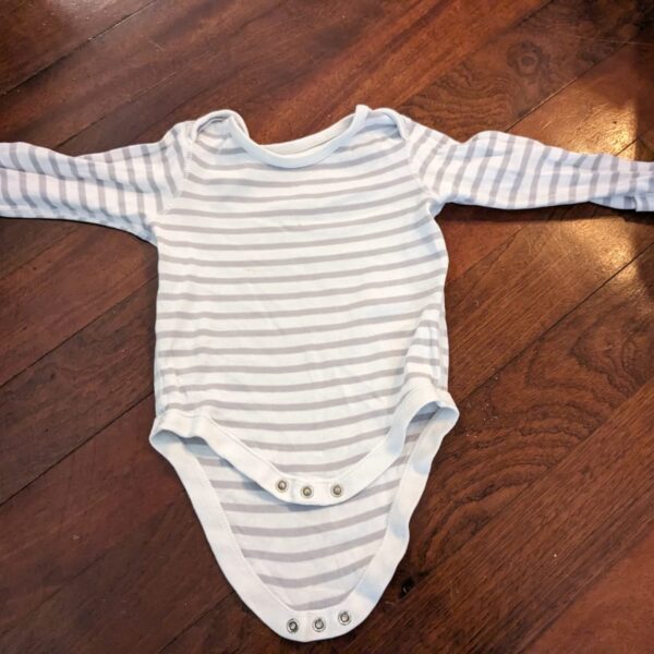 Long sleeves onesie