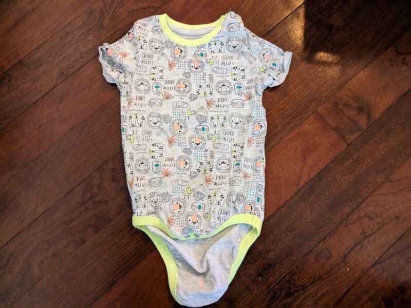 Short sleeves onesie